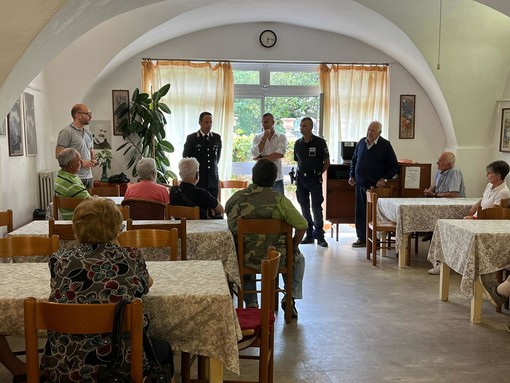 Toirano, anziani a lezione anti-truffa con i carabinieri (FOTO)