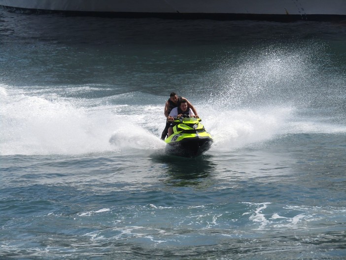 Jet Ski Therapy a Savona, divertimento e solidarietà sotto la Torretta (FOTO e VIDEO)