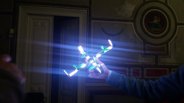 &quot;LuminousBees&quot;: la magia dei droni luminosi approda al Campus di Savona