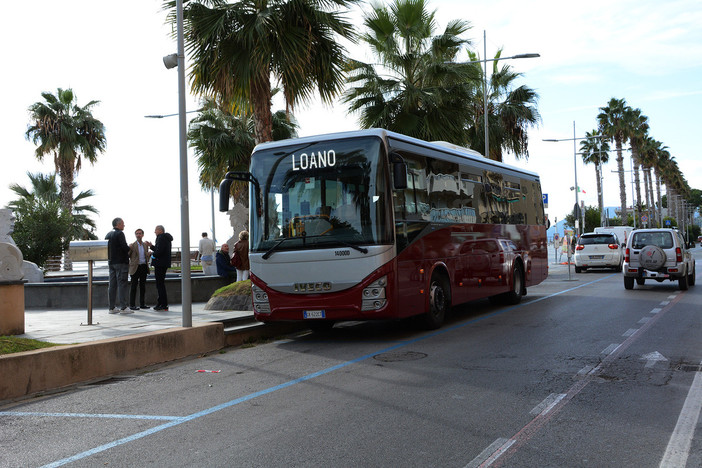 TPL Linea, presentato a Loano “Crossway”: il nuovo autobus per le linee extraurbane