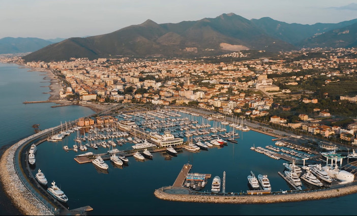 Ironia contro i &quot;foresti&quot;? Loano risponde con un video: &quot;Siete i benvenuti&quot;