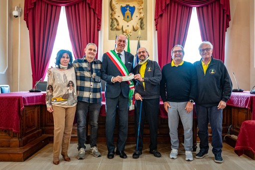 “Alassio in Rosa per Alessia”: il ricavato raccolto nella serata conclusiva consegnato all'AIRC