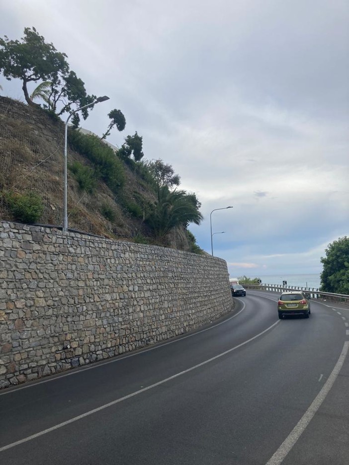 Alassio, nuova illuminazione sulla Aurelia zona Baba Beach (FOTO)