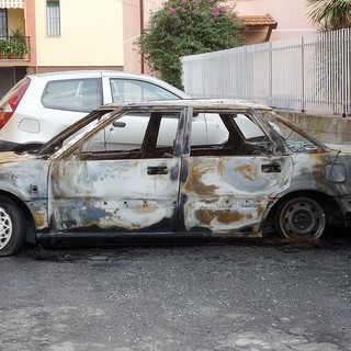 Loano: auto in fiamme, intervento dei Vigili del Fuoco