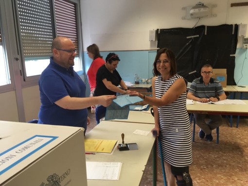 Candidati sindaco al voto: Loretta Zavaroni alle urne ad Alassio