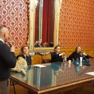 Lucia Annibali in Sala Rossa a Savona: &quot;Non c'è nessuna ragione per cui una donna debba subire una violenza&quot;