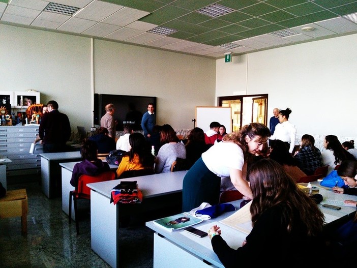 Foto di repertorio: un incontro culturale al Liceo Artistico di Albenga