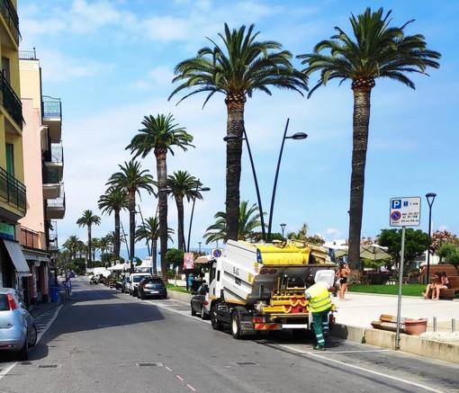 Modifiche alla viabilità di Ceriale: zona pedonale anche di giorno nel weekend sul lungomare