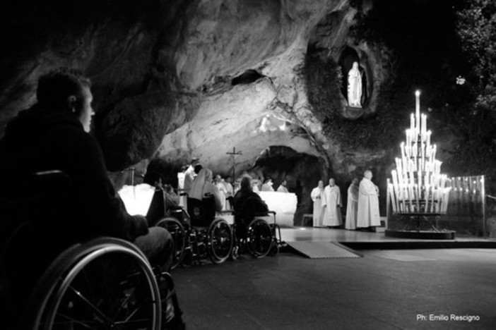 Nella foto: la grotta di Lourdes. Scatto del fotografo Emilio Rescigno