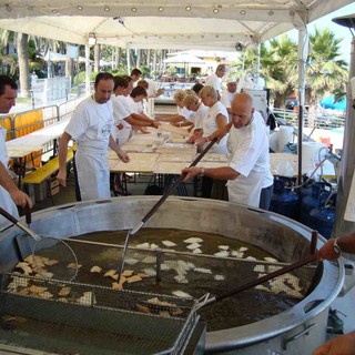 Dolce e salato nel week end di Loano. Torna la tradizionale sagra del Crostolo