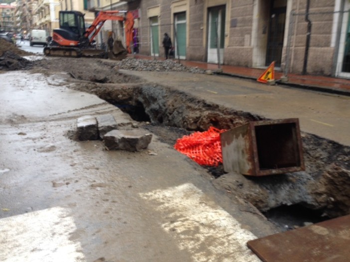 Lavori in via Milano a Savona