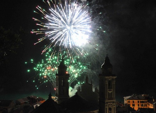 Fuochi d’artificio su base musicale a Laigueglia per la XXXIV fiera di S. Matè