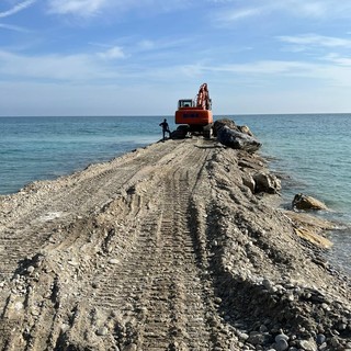 Lavori in corso ad Alassio, via al rifacimento degli asfalti e la sistemazione del molo Sant'Anna