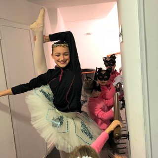 Piccole stelle liguri della danza sul podio, con la maestra internazionale Marina O'Neill-Spencer