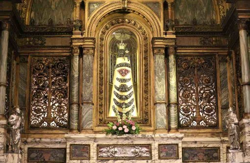 La Madonna del santuario di Loreto in canoa a Savona