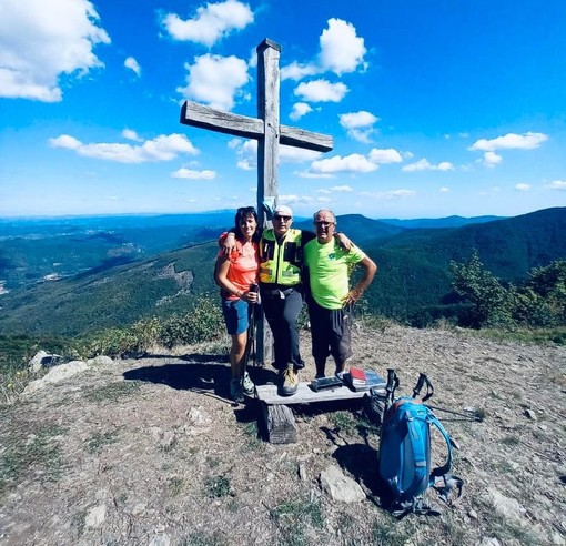 Monte Camulera, Cai Savona e Slow Food Alta Valle Bormida posano il nuovo libro di vetta (FOTO)