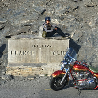 Monica Dorigatti, alias Cromilla, in vetta al Colle dell'Agnello