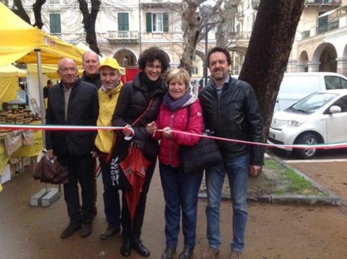 Savona, inaugurato il mercato di Campagna Amica nella nuova e caratteristica cornice di Piazza del Popolo