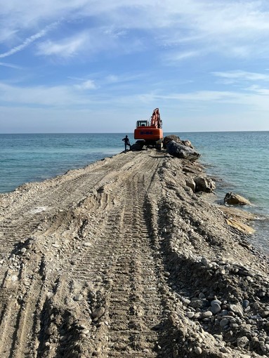 Lavori in corso ad Alassio, via al rifacimento degli asfalti e la sistemazione del molo Sant'Anna