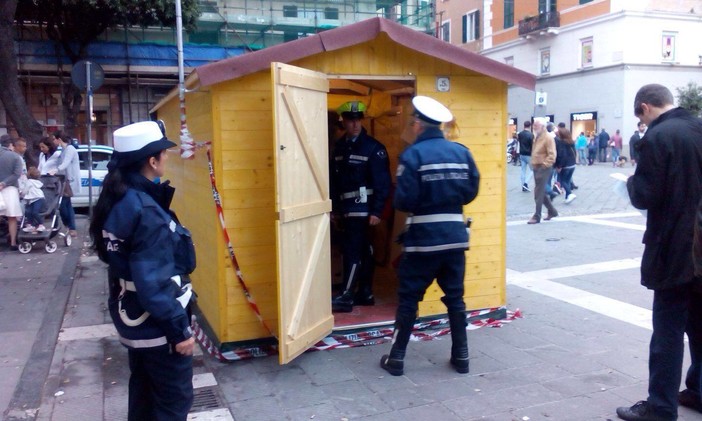 Sequestrato per violazione della legge elettorale il gazebo dei 5 stelle a Savona