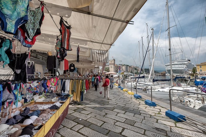 &quot;Il Mercato Riviera delle Palme&quot; torna in darsena a Savona