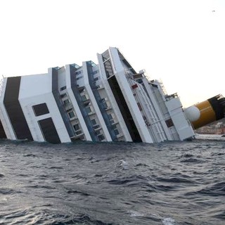 Naufragio Costa Concordia all'isola del Giglio (I Giornali, foto video e testimonianze)