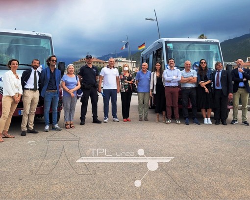 Si arricchisce la flotta di Tpl Linea: inaugurati a Varazze due mezzi ideali per corse urbane e collinari