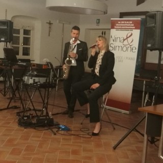 Grande successo di pubblico per il duo Nina &amp; Simone al Palazzo Tagliaferro di Andora