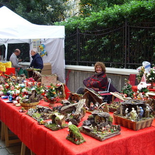 Albenga: mercatino con banchi scelti in viale Martiri