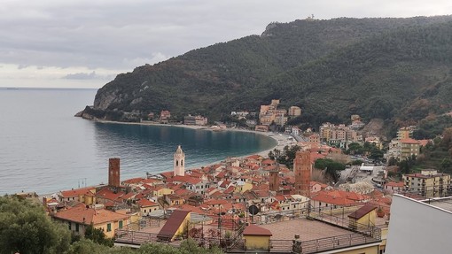 Noli ricorda le vittime del Morandi: 43 rintocchi e la sirena dei Pescatori per chi perse la vita