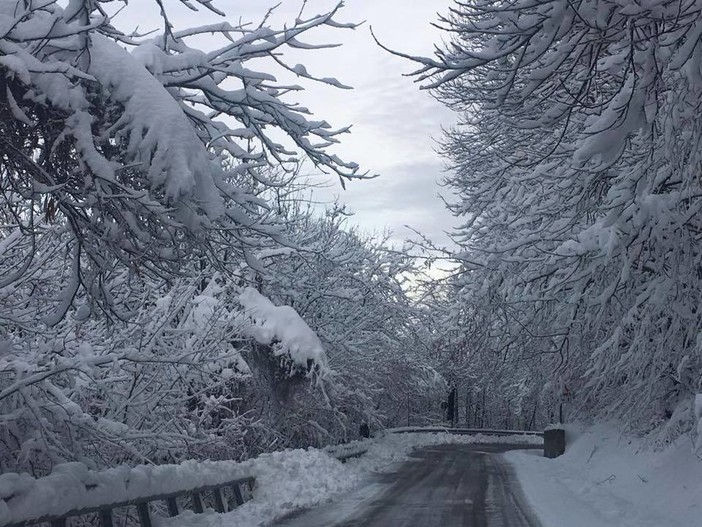 Maltempo, una spolverata di neve sul Melogno e nei Comuni dell'Alta Valle