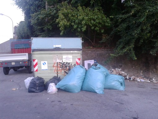 Quiliano, i furbetti del porta a porta scaricano i rifiuti a Cadibona