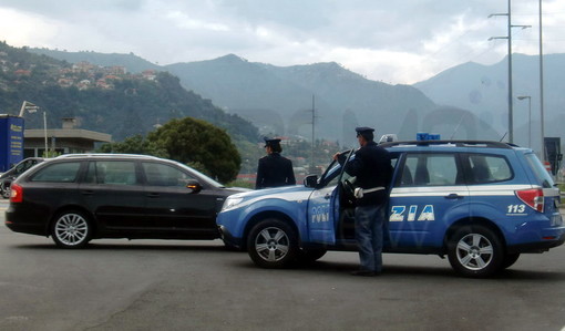 Controlli contro l'immigrazione clandestina, la Polizia di Frontiera sequestra un'auto rubata a Savona