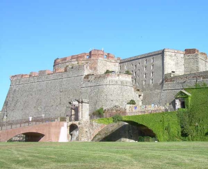 Museo Archeologico, Valente:&quot;Il PD consegna il Priamar alle Coop&quot;