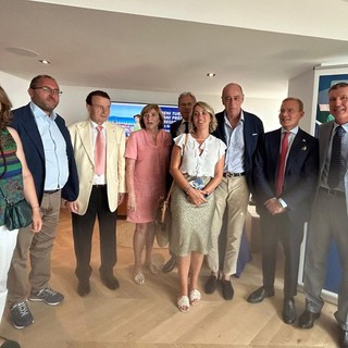 Presentato l'Espresso Riviera, il treno turistico che collega l'Italia con la Francia passando da Imperia, Sanremo, Bordighera e Ventimiglia (Foto e video)