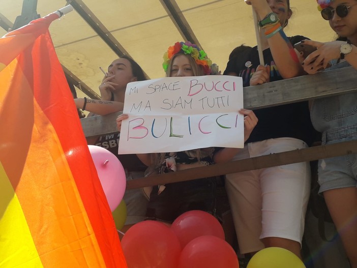 Il corteo del Liguria Pride con le famiglie Arcobaleno e nel ricordo di Don Gallo