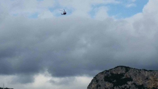 Finale Ligure, rocciatore cade da parete a Perti: trasportato al Santa Corona