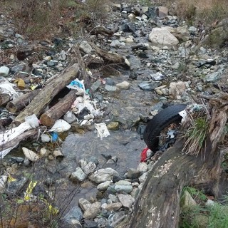 Le Guardie WWF e FIPSAS proseguono l'attività di controllo sul territorio savonese: rifiuti nel rio Arenon a Varazze