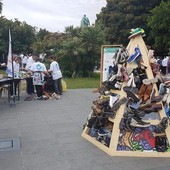 Pyramide des chaussures, fotografie di Ghjuvan Pasquale