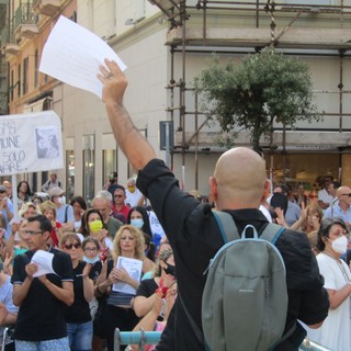 Savona, nuovo sabato di protesta dei No Green Pass: in 150 tra piazza Sisto e Corso Italia (FOTO E VIDEO)