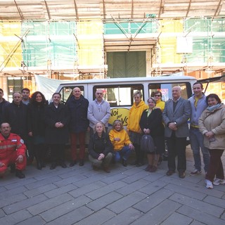 Finale Ligure, taglio del nastro per il nuovo pulmino per i disabili