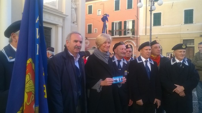 Roberta Pinotti porta &quot;il suo sì&quot; in piazza a Pietra Ligure