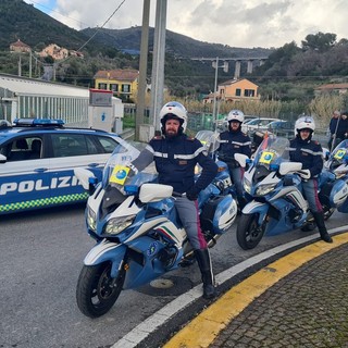 La Polizia Stradale scorta i ciclisti della Granfondo Internazionale di Laigueglia
