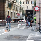 Pedonalizzazioni a Savona, via alla seconda fase: operai al lavoro in via Ratti (FOTO)