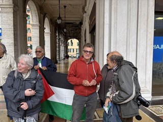 Le immagini della presentazione in piazza De Ferrari