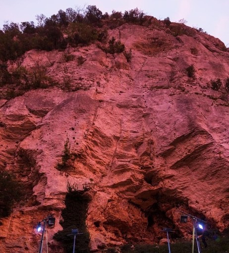 Una serata di &quot;Canzoni da Oscar&quot; al Grottone di Monte Cucco di Orco Feglino con la Piccola Accademia dell'Arte