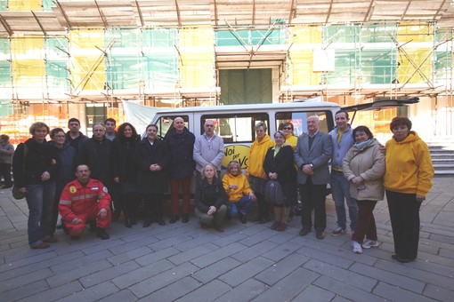 Finale Ligure, taglio del nastro per il nuovo pulmino per i disabili