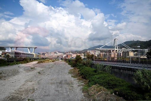 Documenti di Autostrade per la demolizione e ricostruzione del ponte alle autorità