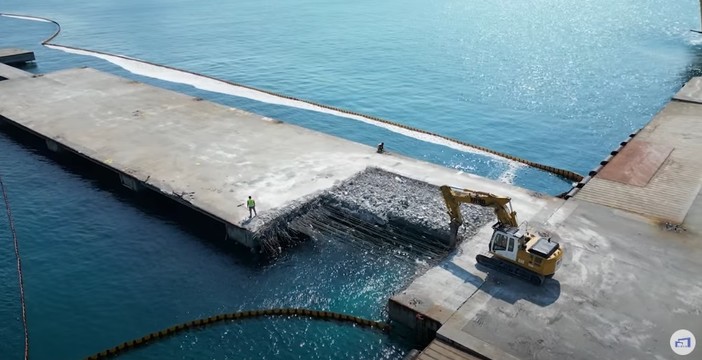 Vado Ligure: entrano nel vivo i lavori per il ripristino del Pontile Bricchetto, tornerà operativo nel 2024 (FOTO e VIDEO)