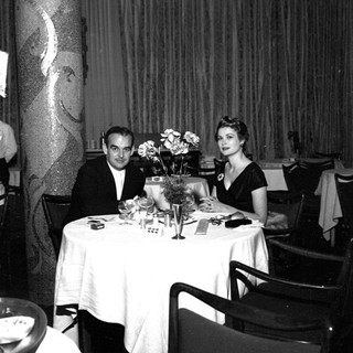 Il Casinò di Sanremo dedica un omaggio all’eleganza senza tempo di Grace Kelly nel contesto del Festival dell’alta moda ecosostenibile